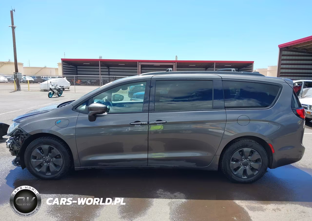 2019 Chrysler Pacifica Hybrid Touring L VIN:2C4RC1L77KR584743 - 15