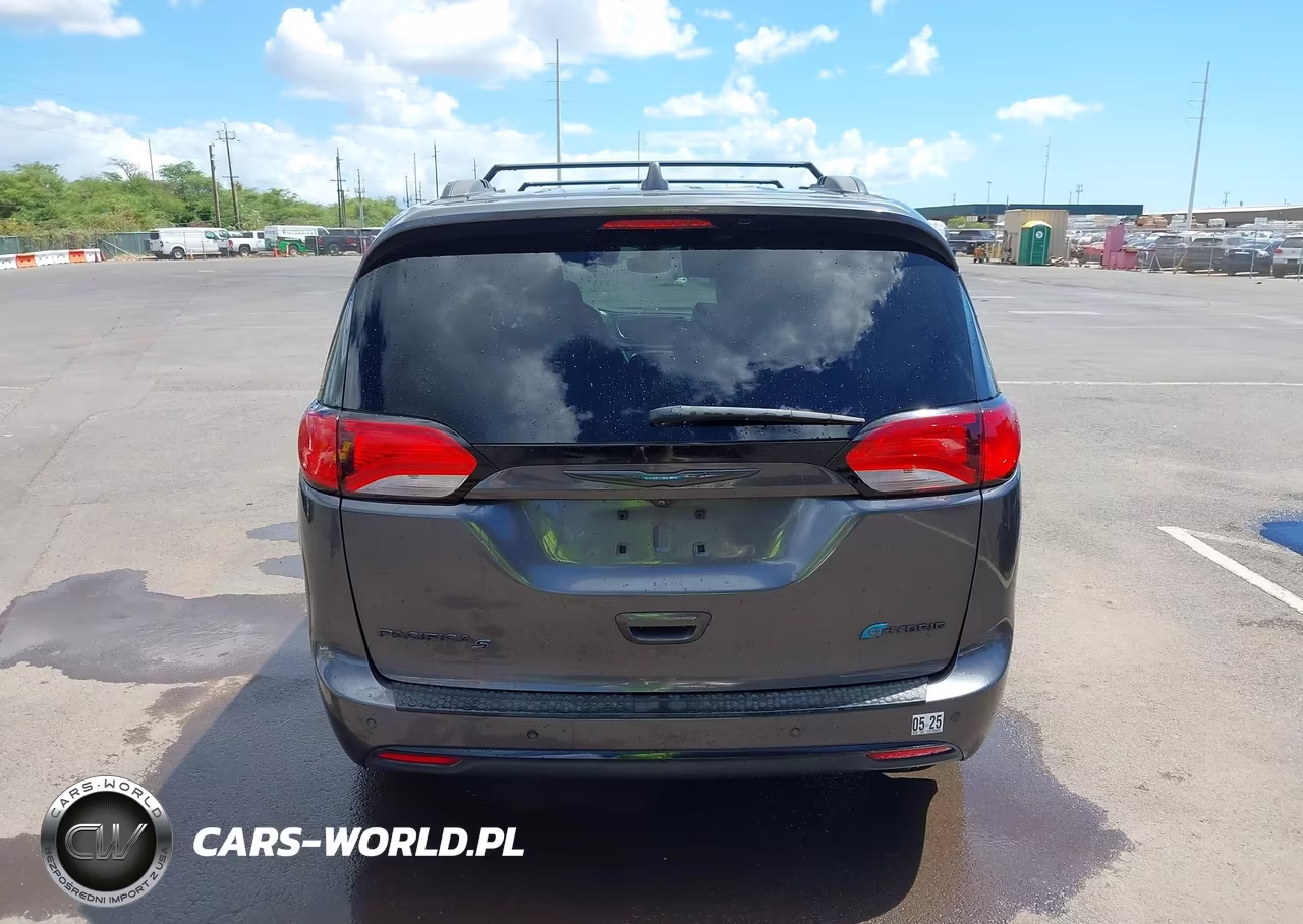 2019 Chrysler Pacifica Hybrid Touring L VIN:2C4RC1L77KR584743 - 17