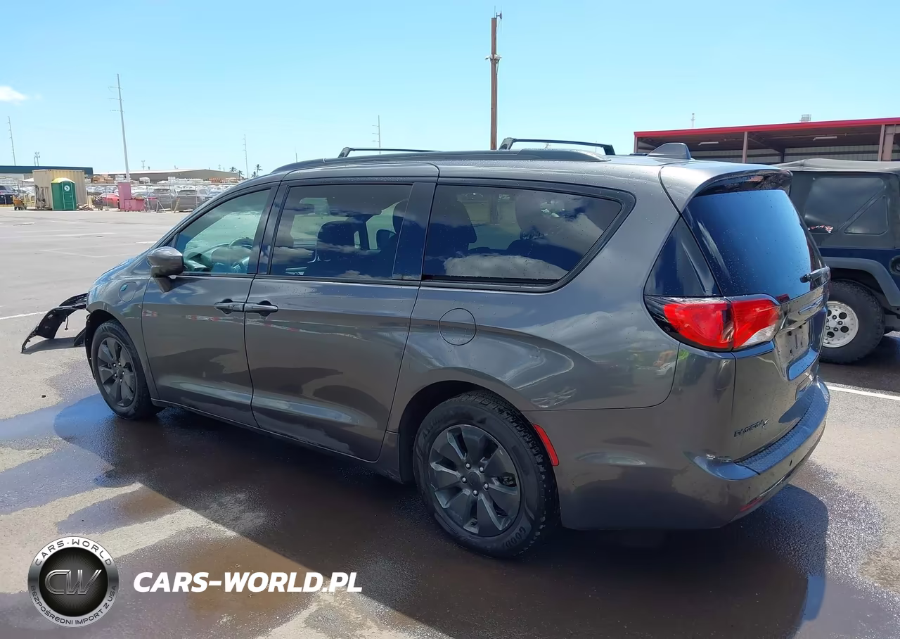 2019 Chrysler Pacifica Hybrid Touring L VIN:2C4RC1L77KR584743 - 3