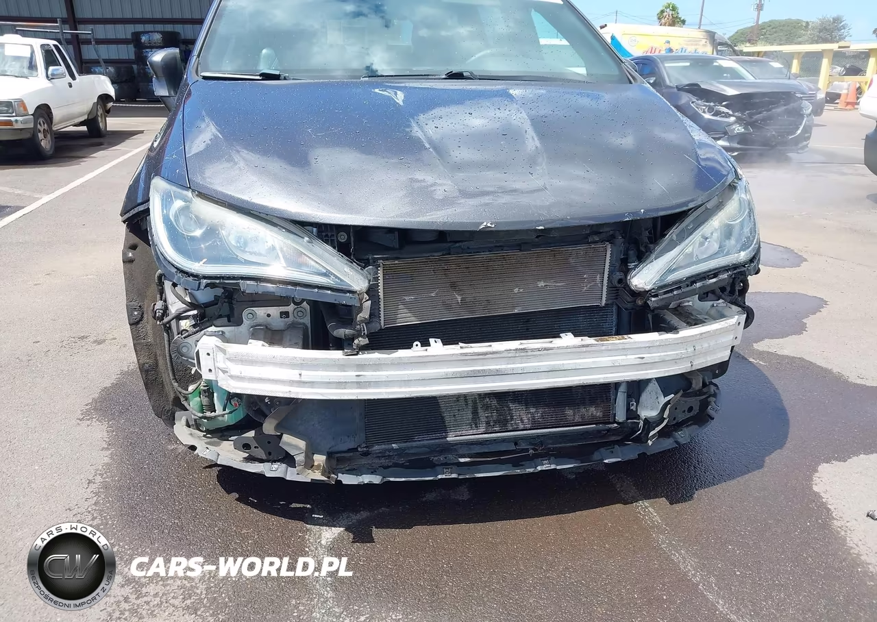 2019 Chrysler Pacifica Hybrid Touring L VIN:2C4RC1L77KR584743 - 6