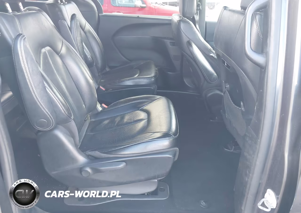 2019 Chrysler Pacifica Hybrid Touring L VIN:2C4RC1L77KR584743 - 8