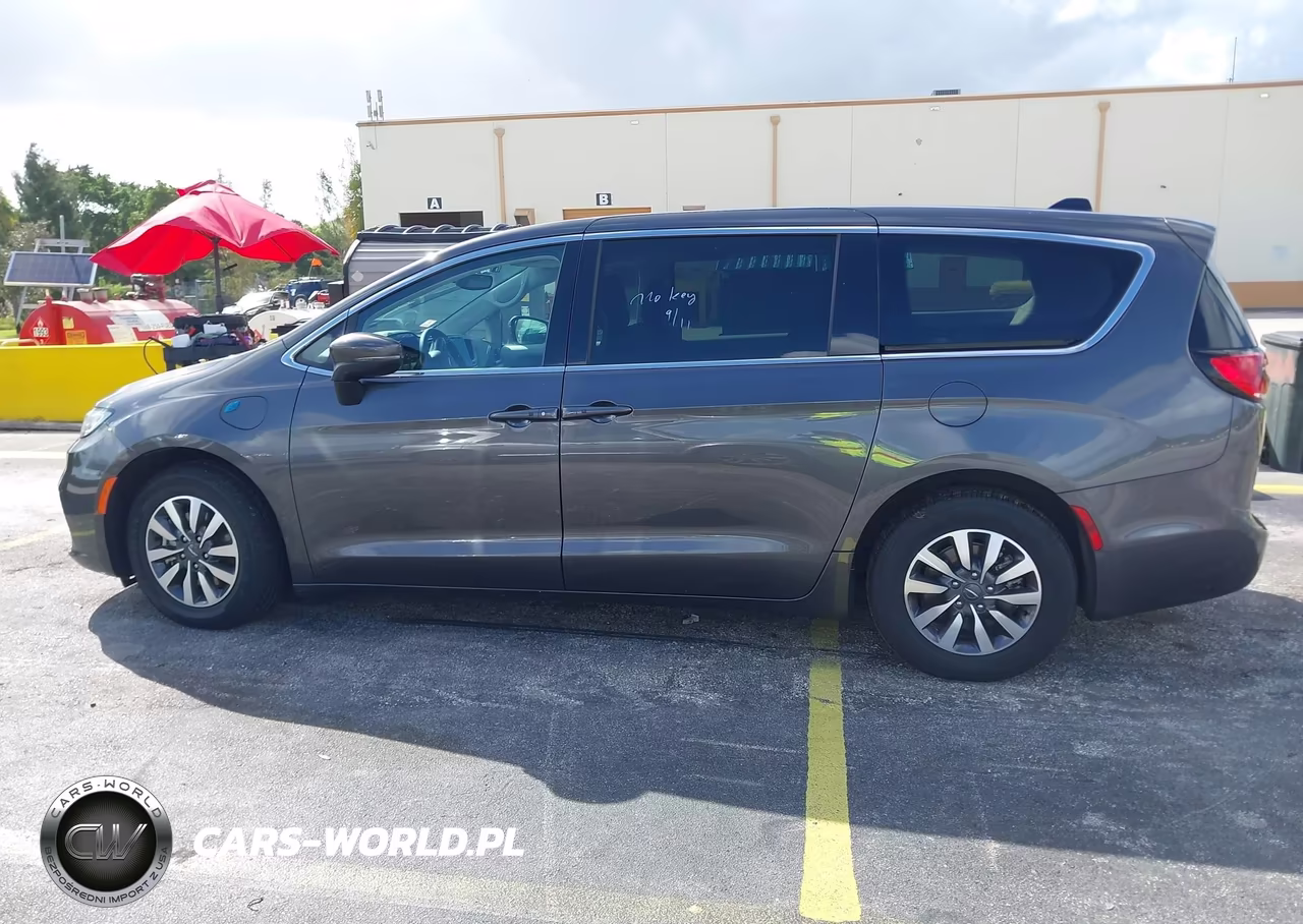 2023 Chrysler Pacifica Hybrid Touring L VIN:2C4RC1L70PR559027 - 14