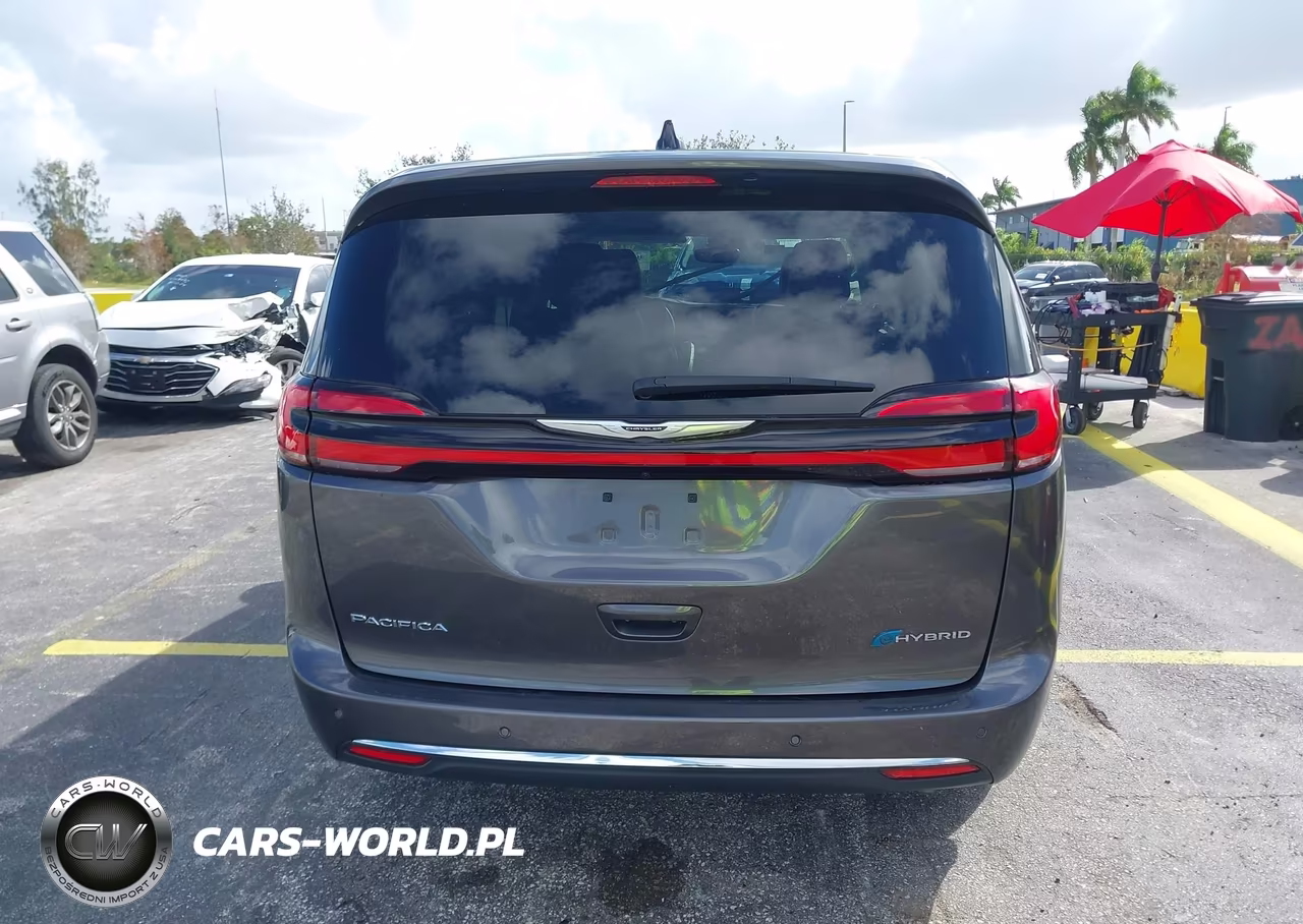 2023 Chrysler Pacifica Hybrid Touring L VIN:2C4RC1L70PR559027 - 16