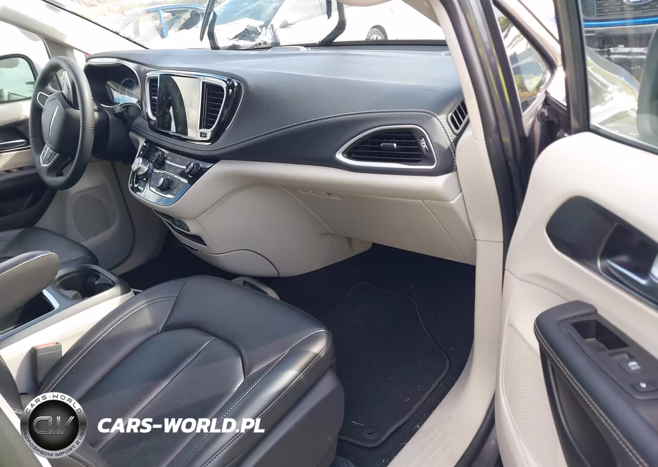 2023 Chrysler Pacifica Hybrid Touring L VIN:2C4RC1L70PR559027 - 5