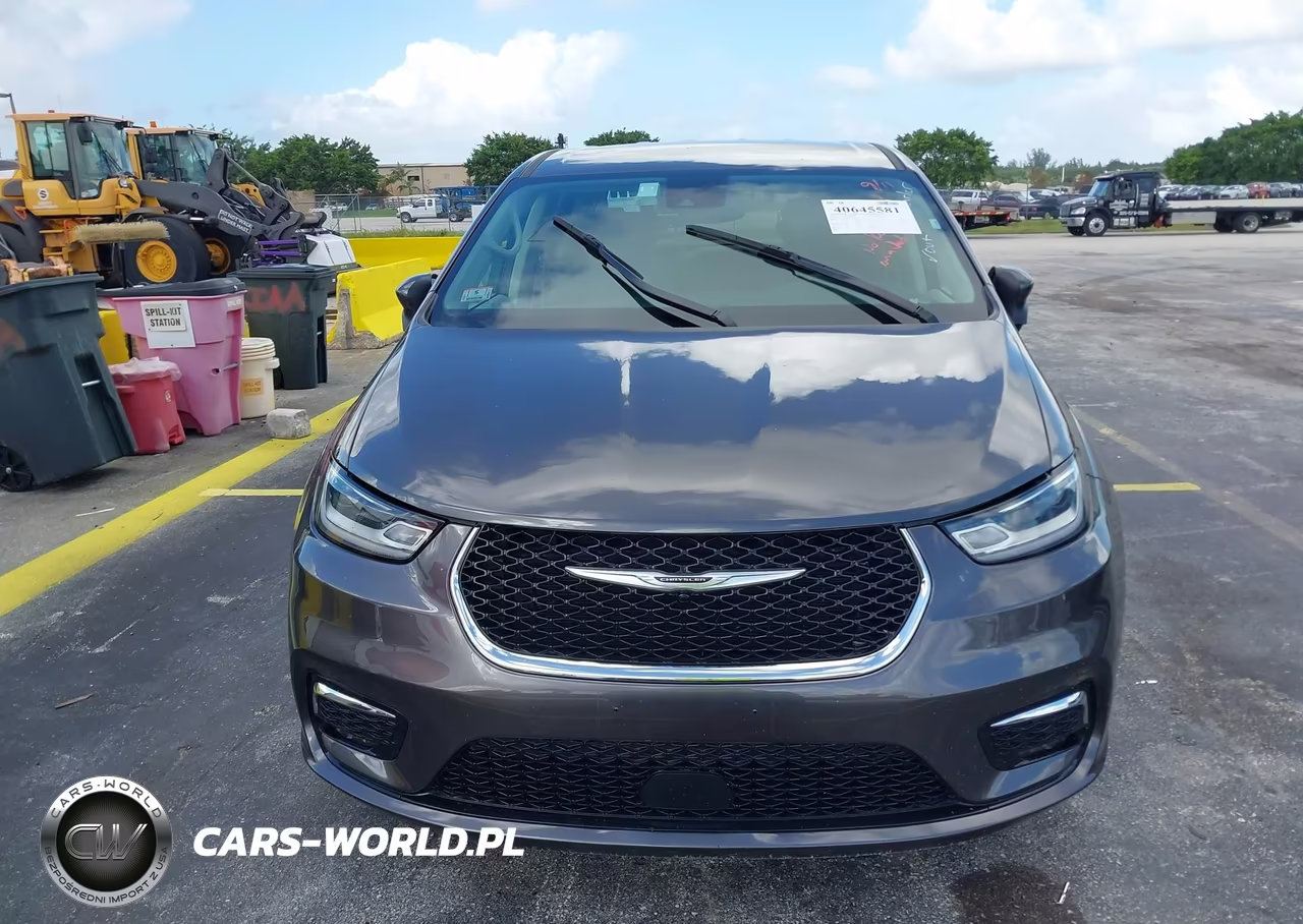 2023 Chrysler Pacifica Hybrid Touring L VIN:2C4RC1L70PR559027 - 6
