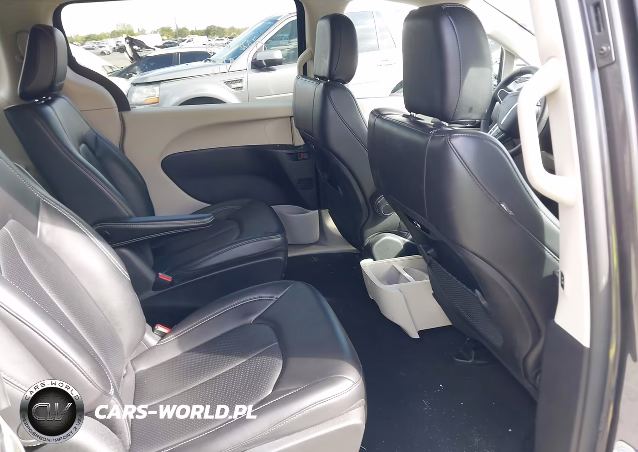 2023 Chrysler Pacifica Hybrid Touring L VIN:2C4RC1L70PR559027 - 8
