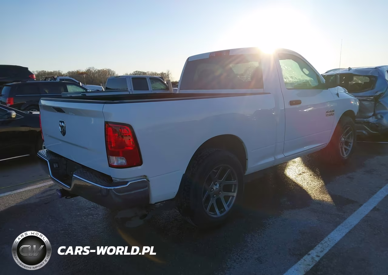 2015 Ram 1500 Tradesman VIN:3C6JR6AG0FG522325 - 4