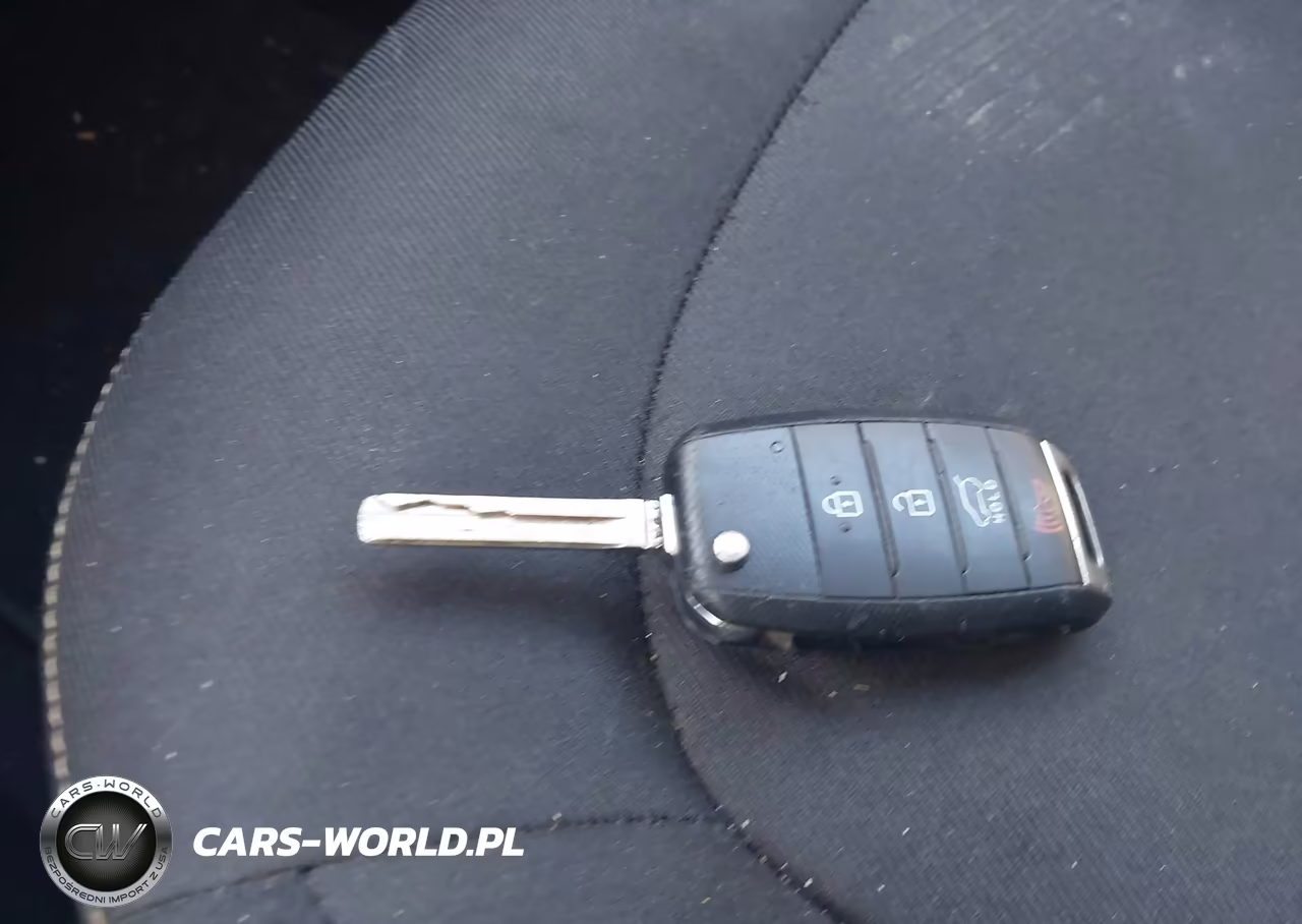 2016 Kia Soul + VIN:KNDJP3A59G7337151 - 11