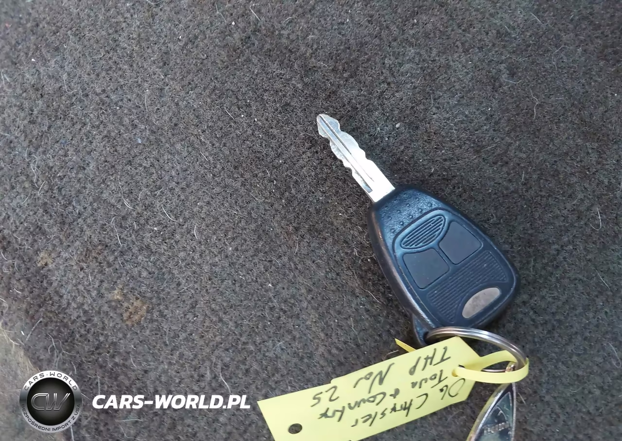 2006 Chrysler Town & Country VIN:1A4GP45R66B748851 - 11
