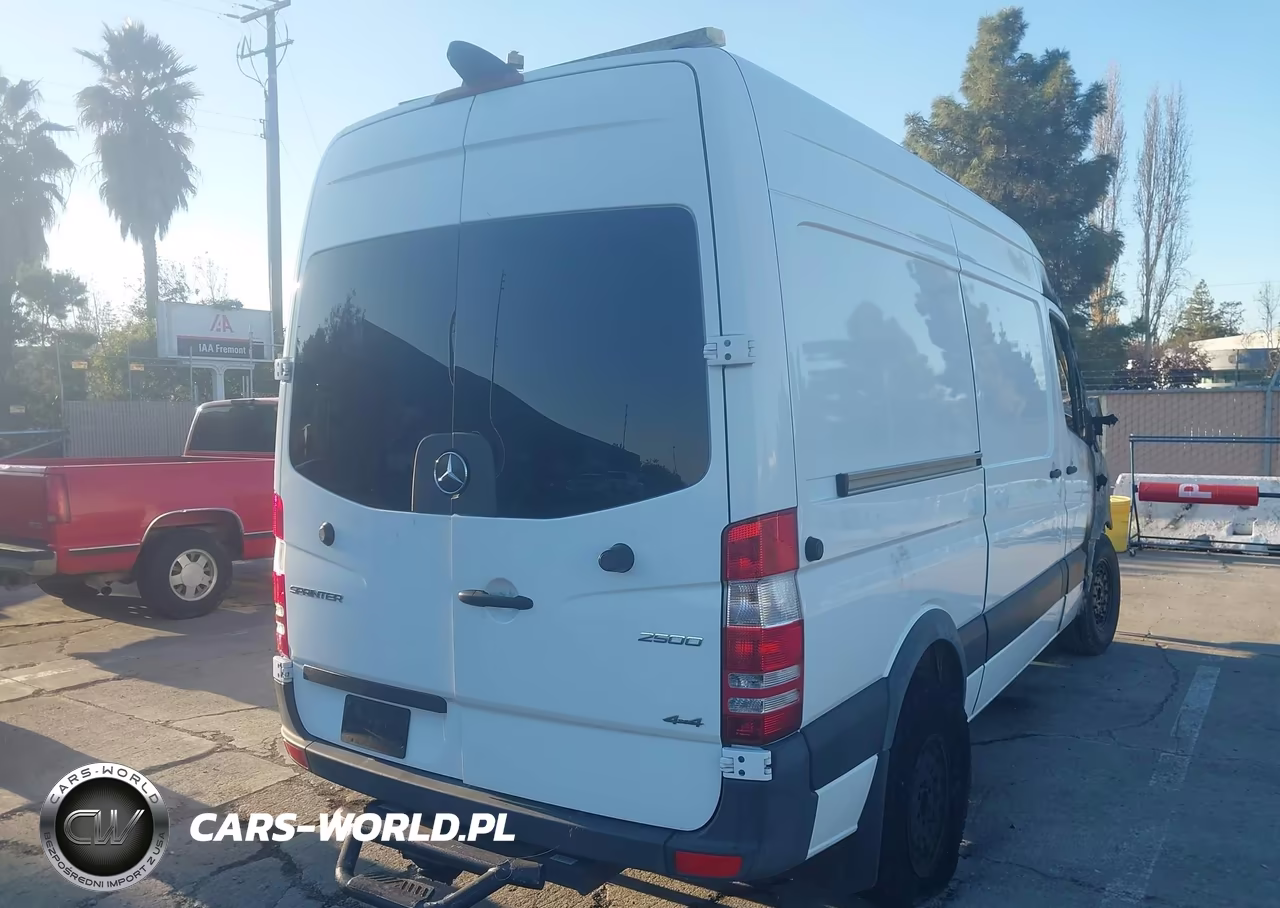 2018 Mercedes-Benz Sprinter 2500 Standard Roof V6 VIN:WD3FE7CDXJP623387 - 4