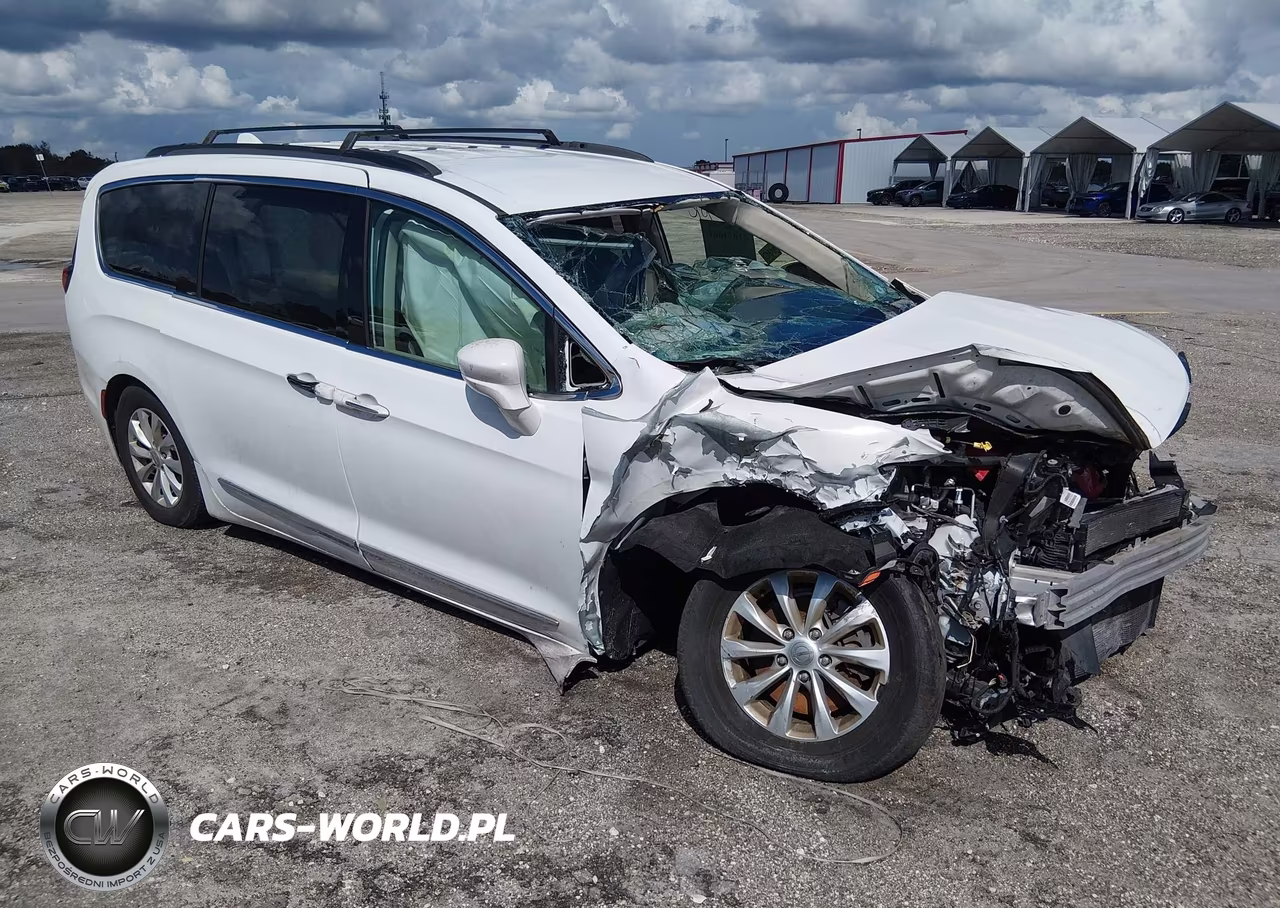 2017 Chrysler Pacifica Touring-L