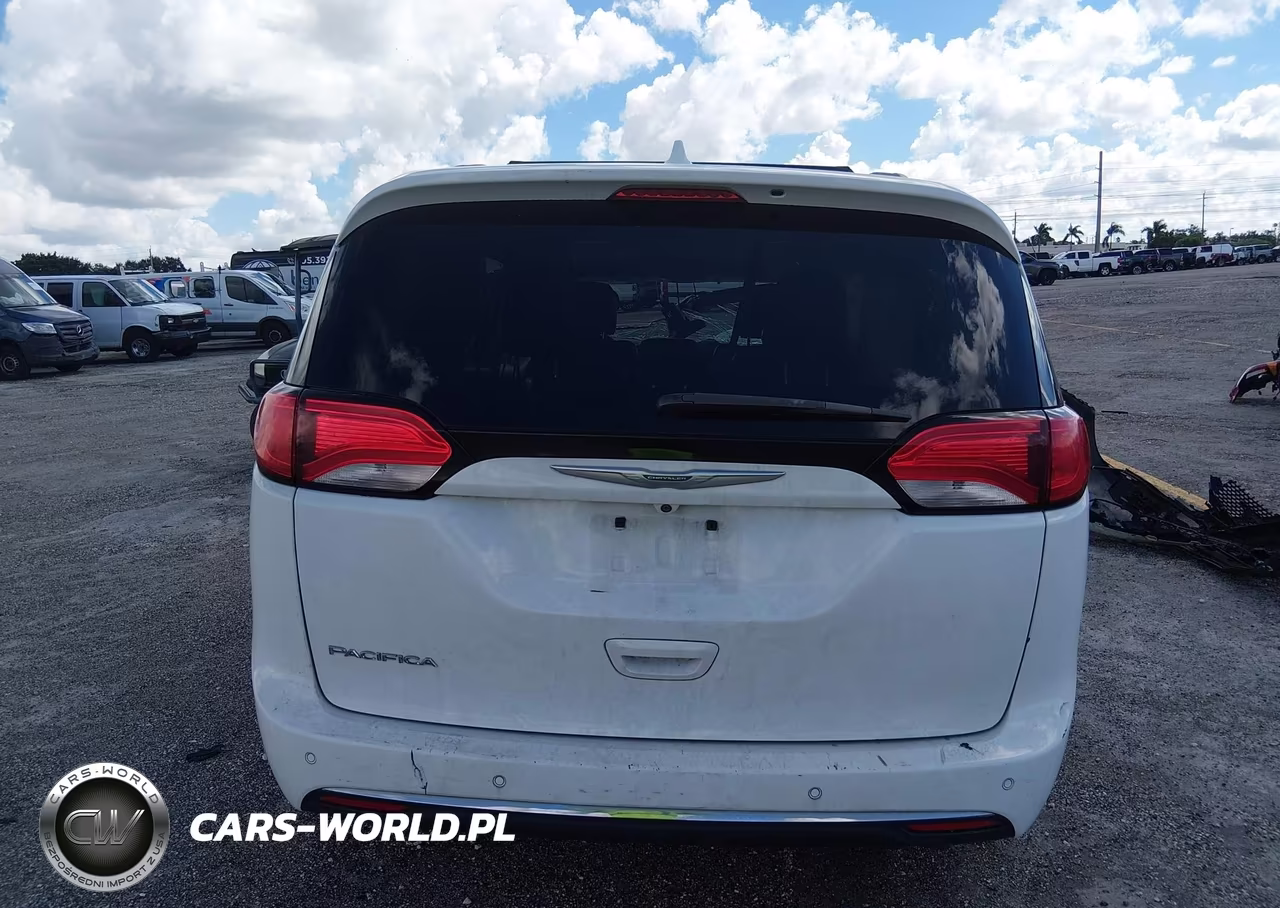 2017 Chrysler Pacifica Touring-L VIN:2C4RC1BG0HR810776 - 16