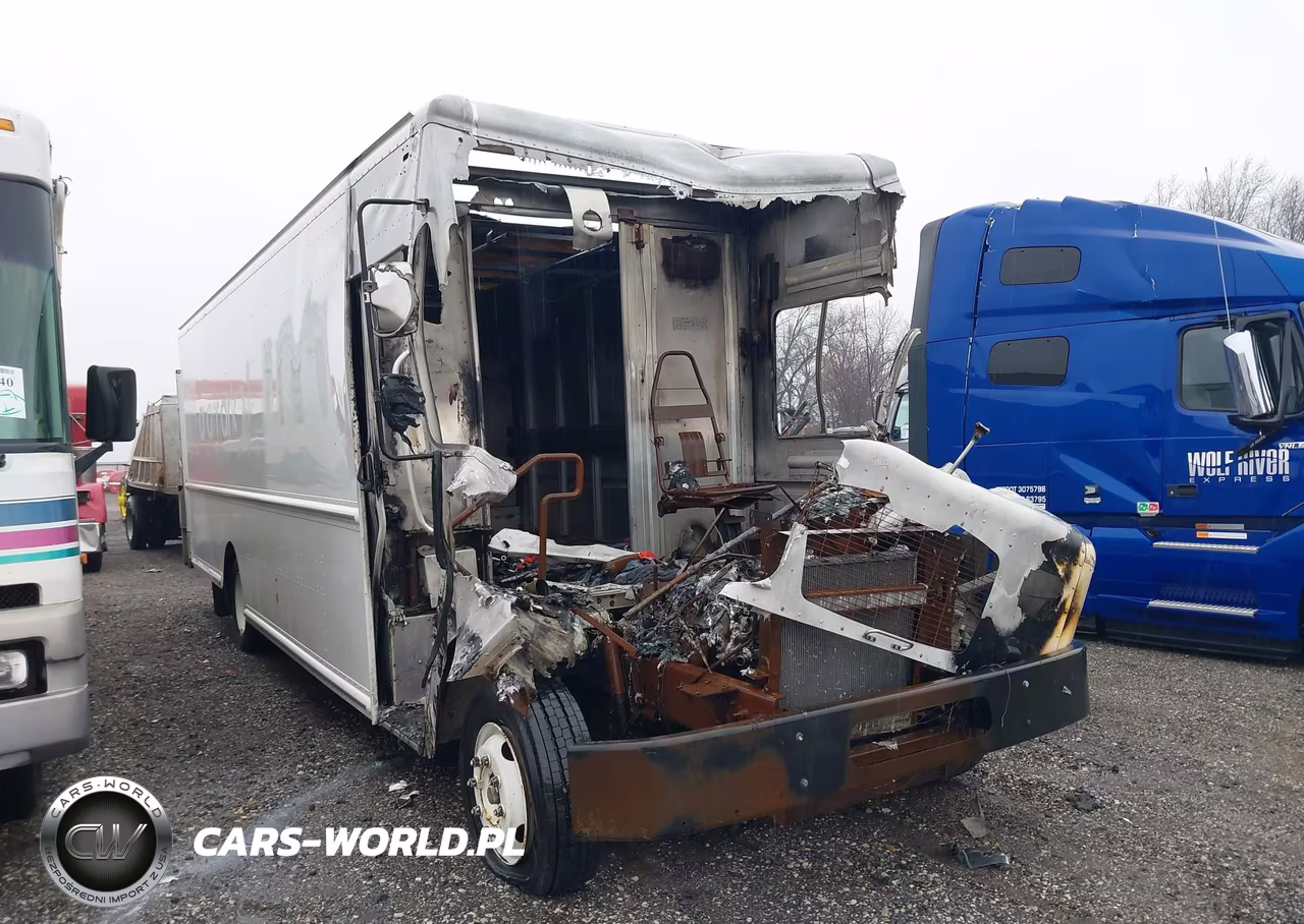 2014 Freightliner Chassis M Line Walk-In Van – zdjęcie 1 z 13