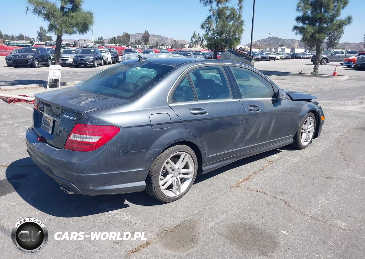 2013 Mercedes-Benz C 300 Luxury 4Matic-Sport 4Matic VIN:WDDGF8ABXDG055991 - 4