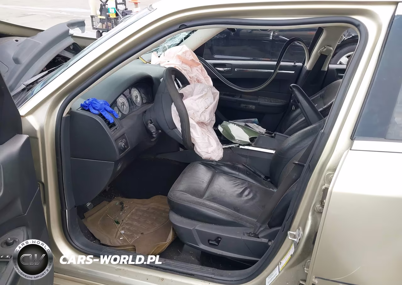 2010 Chrysler 300 Touring VIN:2C3CA4CD9AH159021 - 5