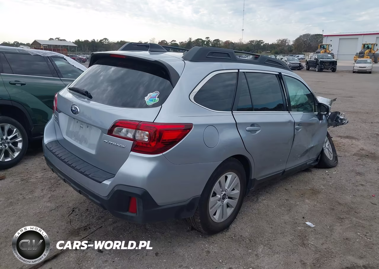 2018 Subaru Outback 2.5I Premium VIN:4S4BSACC8J3393983 - 4