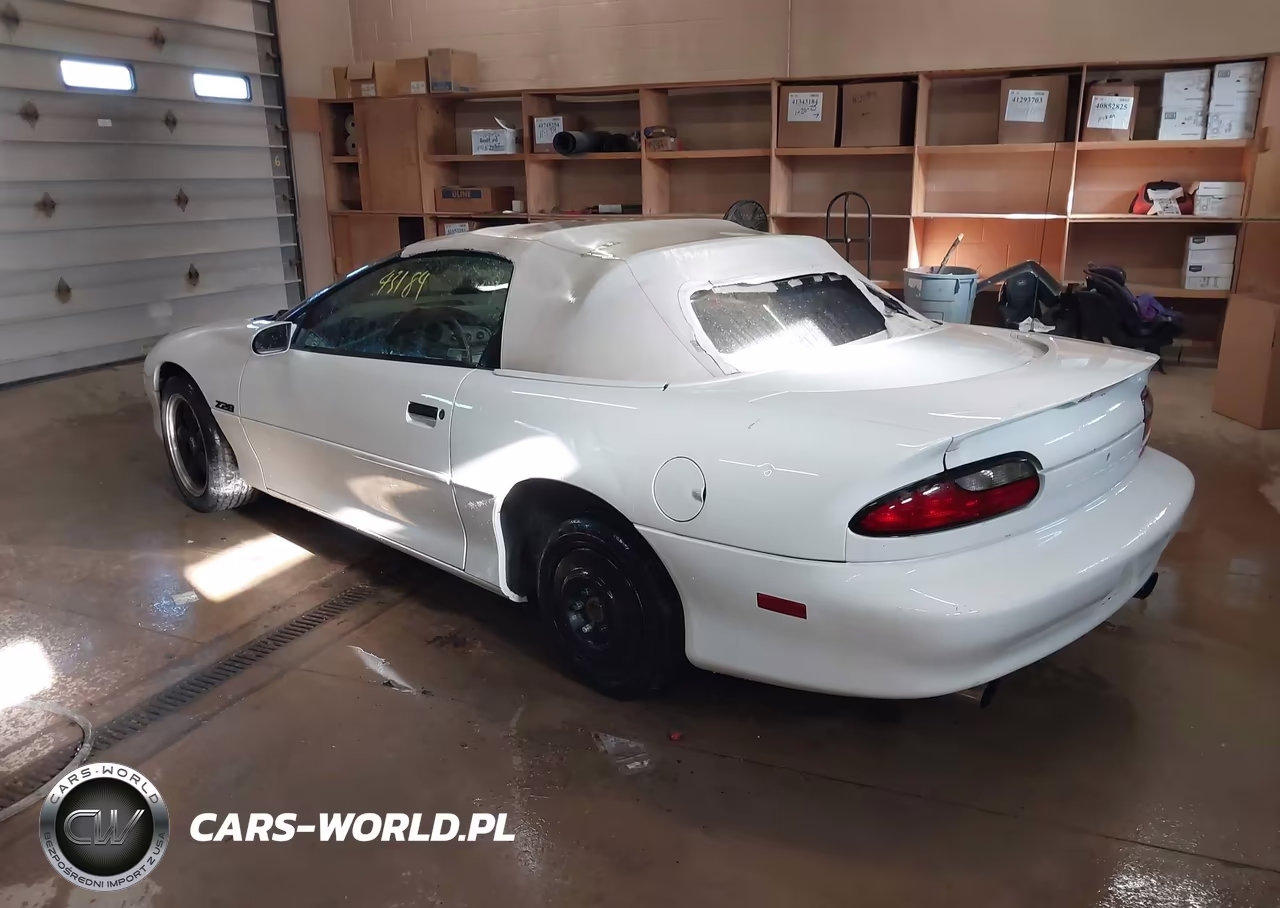1996 Chevrolet Camaro Z28 VIN:2G1FP32P0T2151465 - 3