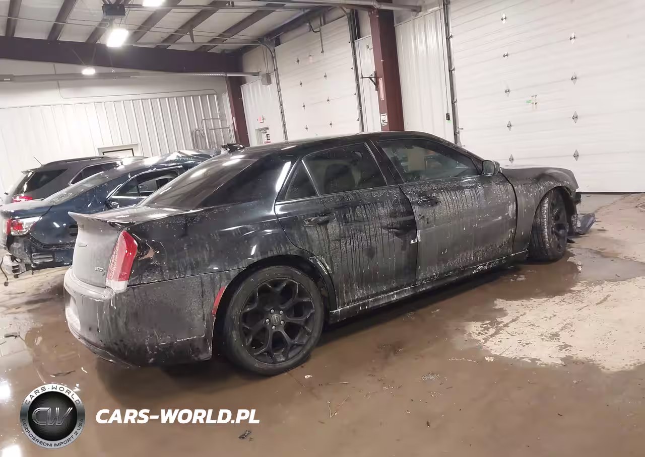2017 Chrysler 300 300S Alloy Edition VIN:2C3CCABG4HH668772 - 4
