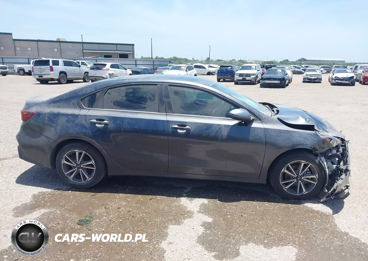 2022 Kia Forte Lxs VIN:3KPF24AD6NE456502 - 13