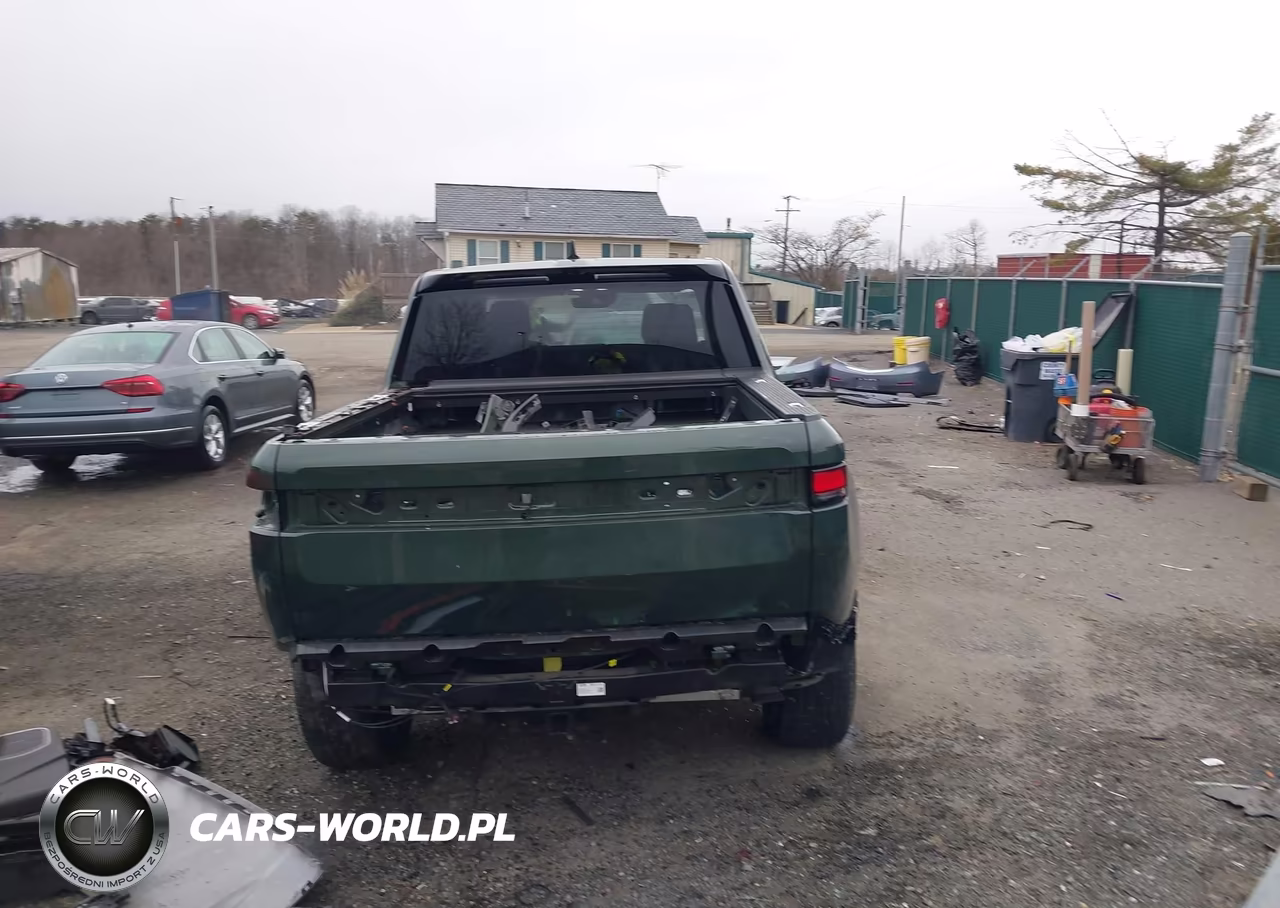 2022 Rivian R1T Adventure VIN:7FCTGAAA7NN016514 - 17