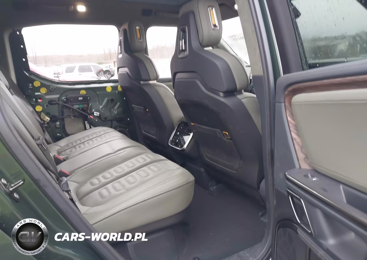 2022 Rivian R1T Adventure VIN:7FCTGAAA7NN016514 - 8