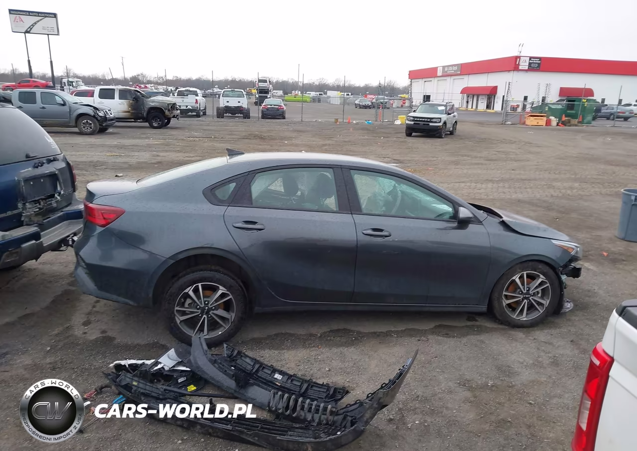 2024 Kia Forte Lxs VIN:3KPF24AD4RE837769 - 12