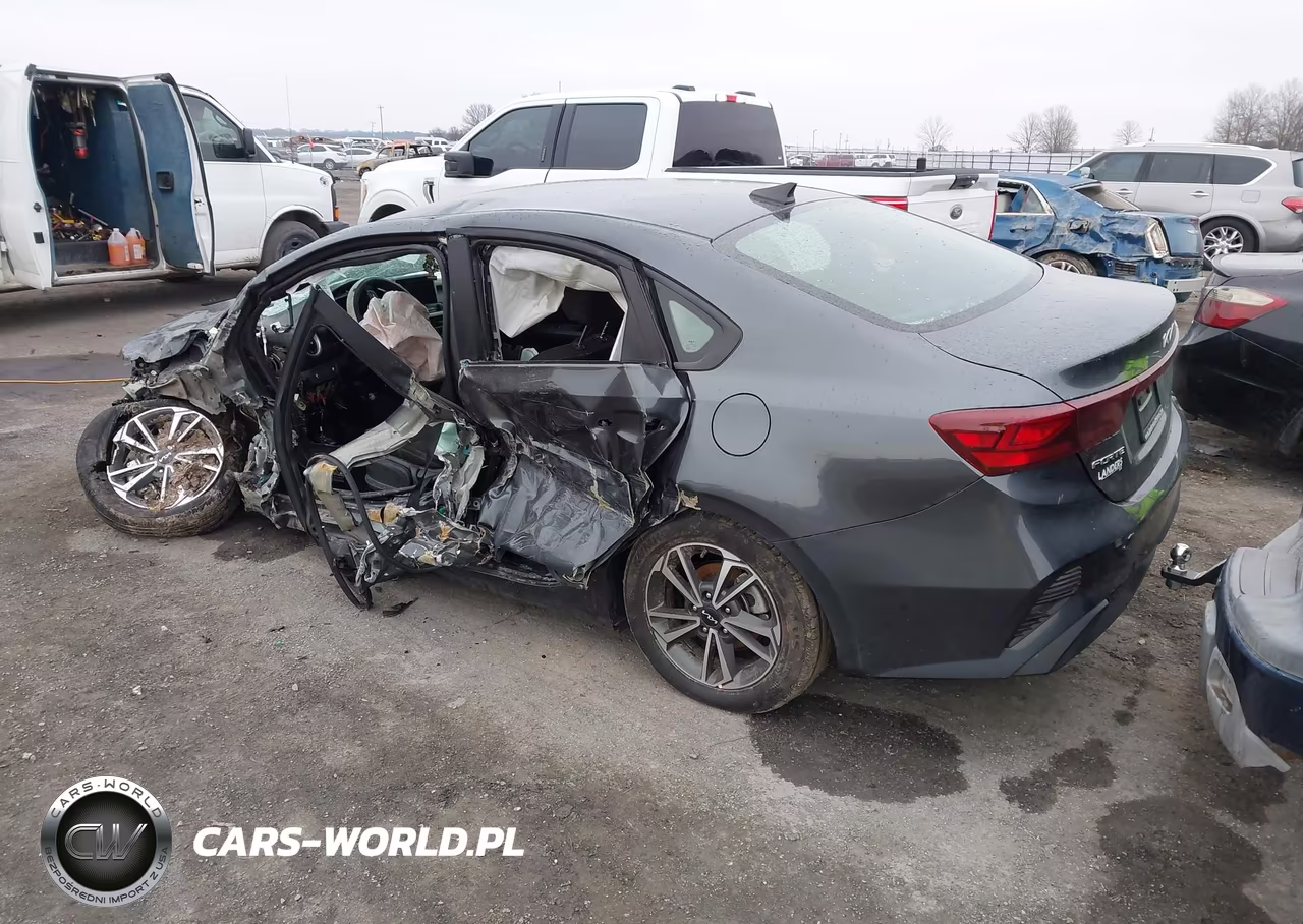 2024 Kia Forte Lxs VIN:3KPF24AD4RE837769 - 3