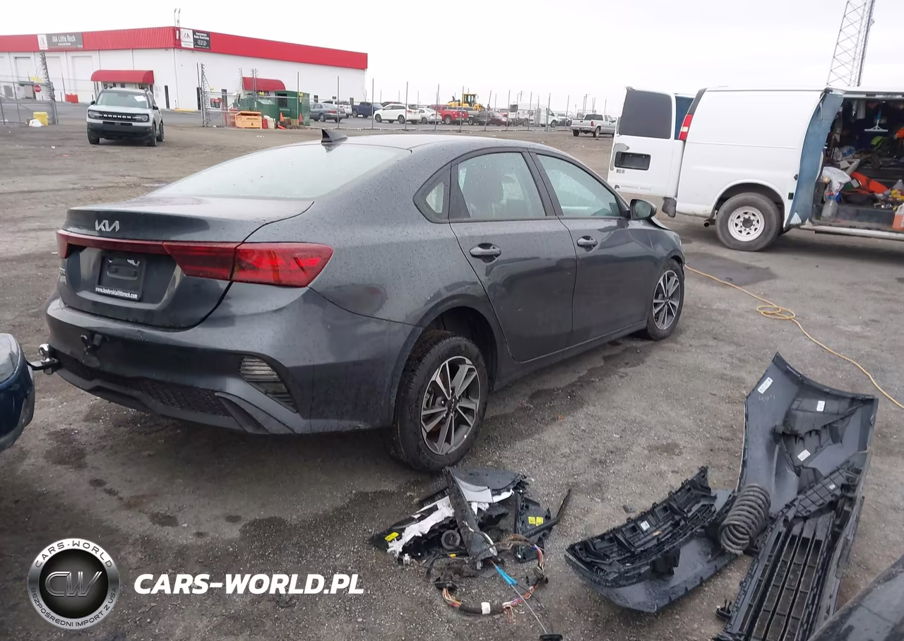2024 Kia Forte Lxs VIN:3KPF24AD4RE837769 - 4