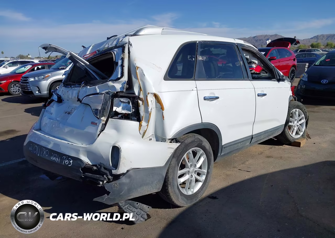 2014 Kia Sorento Lx VIN:5XYKT3A62EG465241 - 4