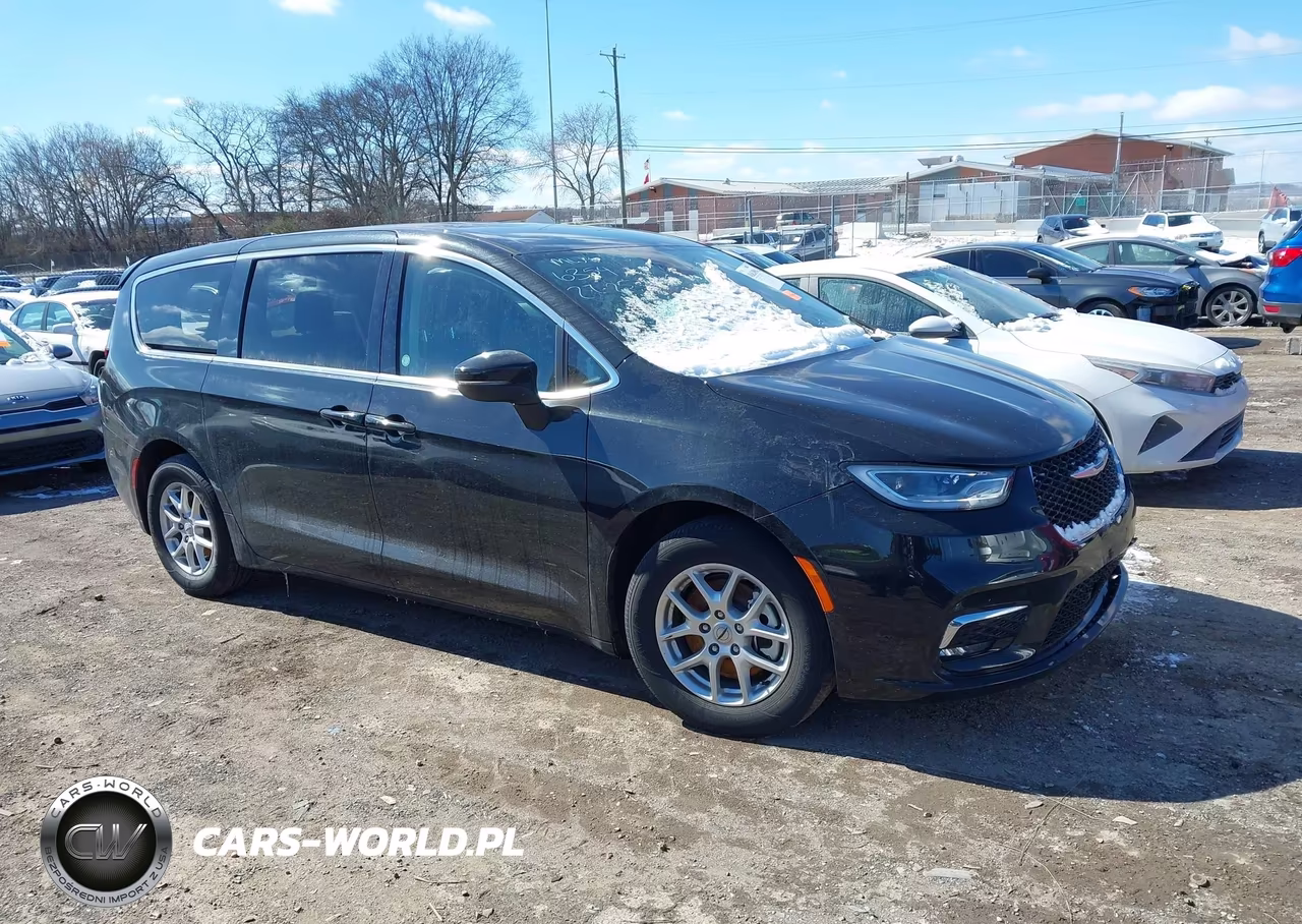 2023 Chrysler Pacifica Touring L VIN:2C4RC1BG0PR596354 - 13