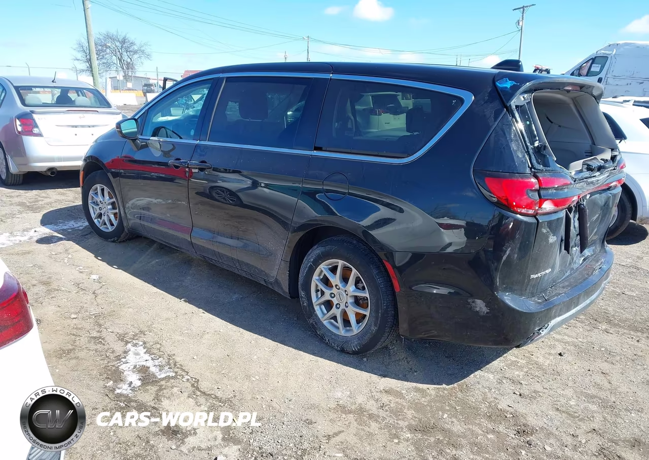 2023 Chrysler Pacifica Touring L VIN:2C4RC1BG0PR596354 - 3