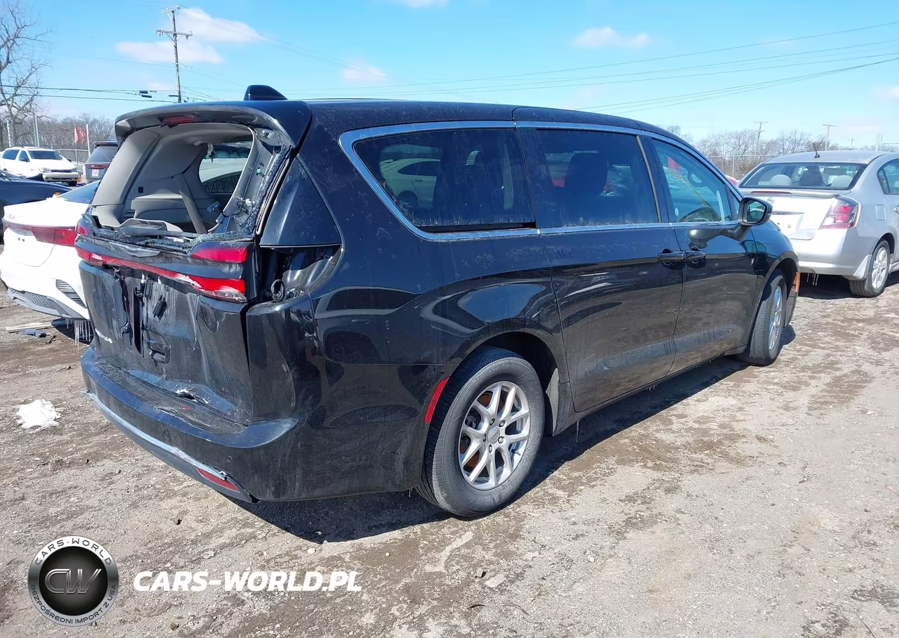 2023 Chrysler Pacifica Touring L VIN:2C4RC1BG0PR596354 - 4