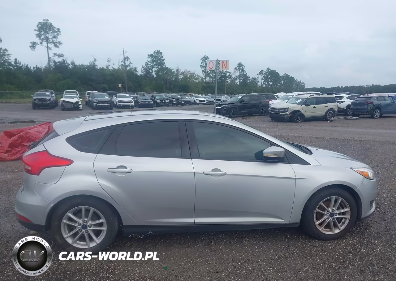 2017 Ford Focus Se VIN:1FADP3K21HL302023 - 13