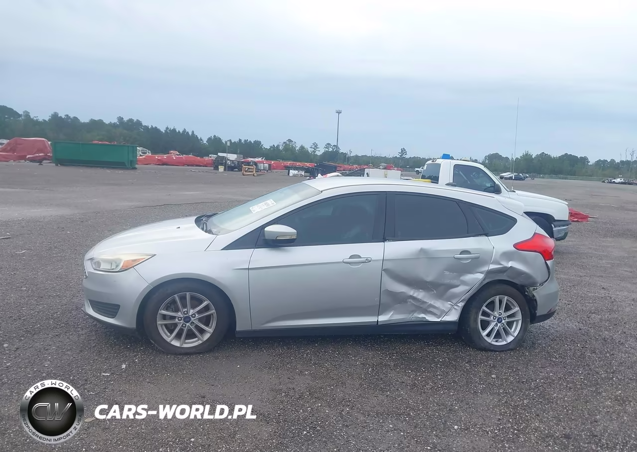 2017 Ford Focus Se VIN:1FADP3K21HL302023 - 14