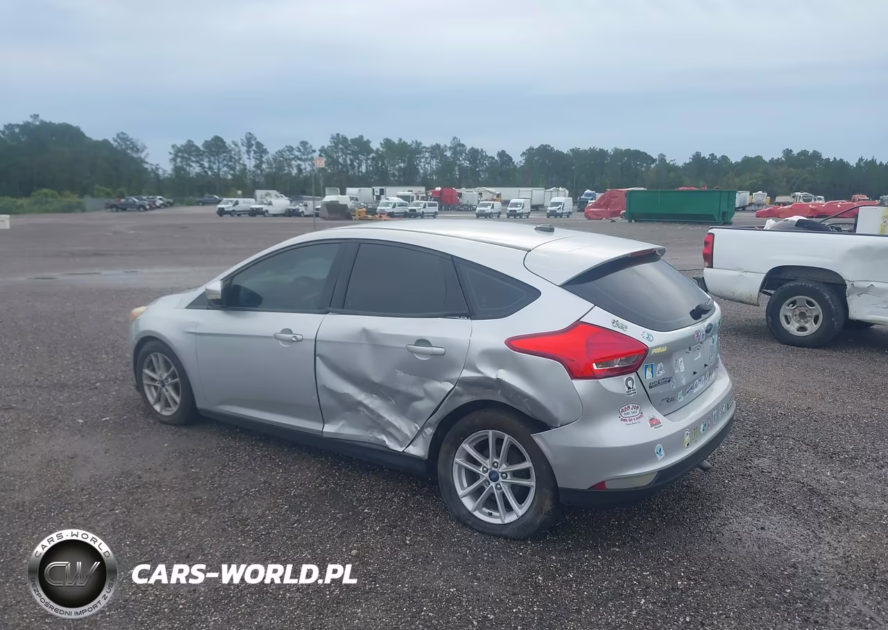 2017 Ford Focus Se VIN:1FADP3K21HL302023 - 3