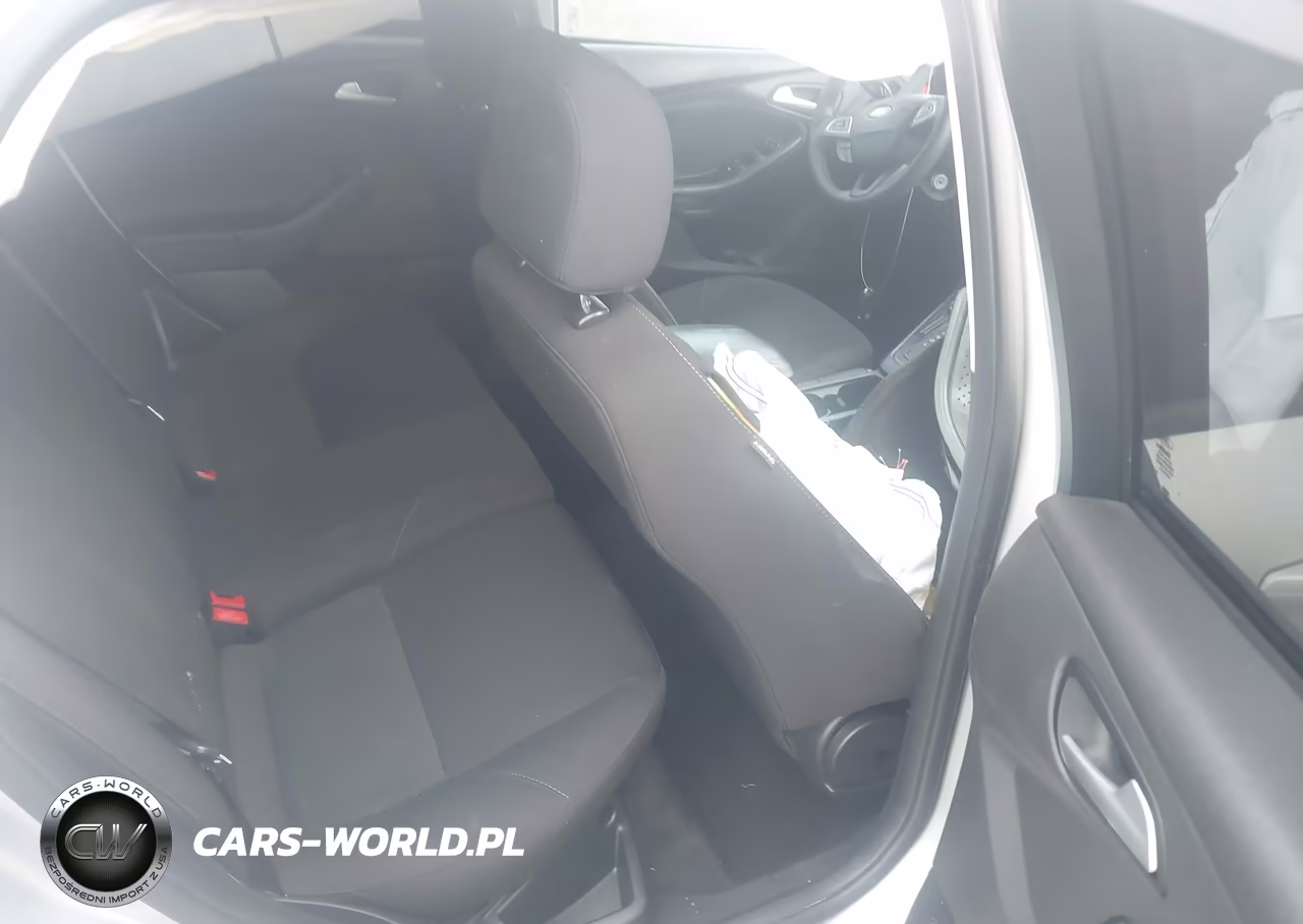 2017 Ford Focus Se VIN:1FADP3K21HL302023 - 8