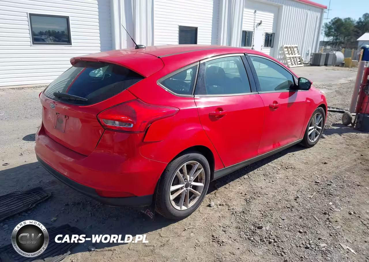2017 Ford Focus Se VIN:1FADP3K26HL231868 - 4