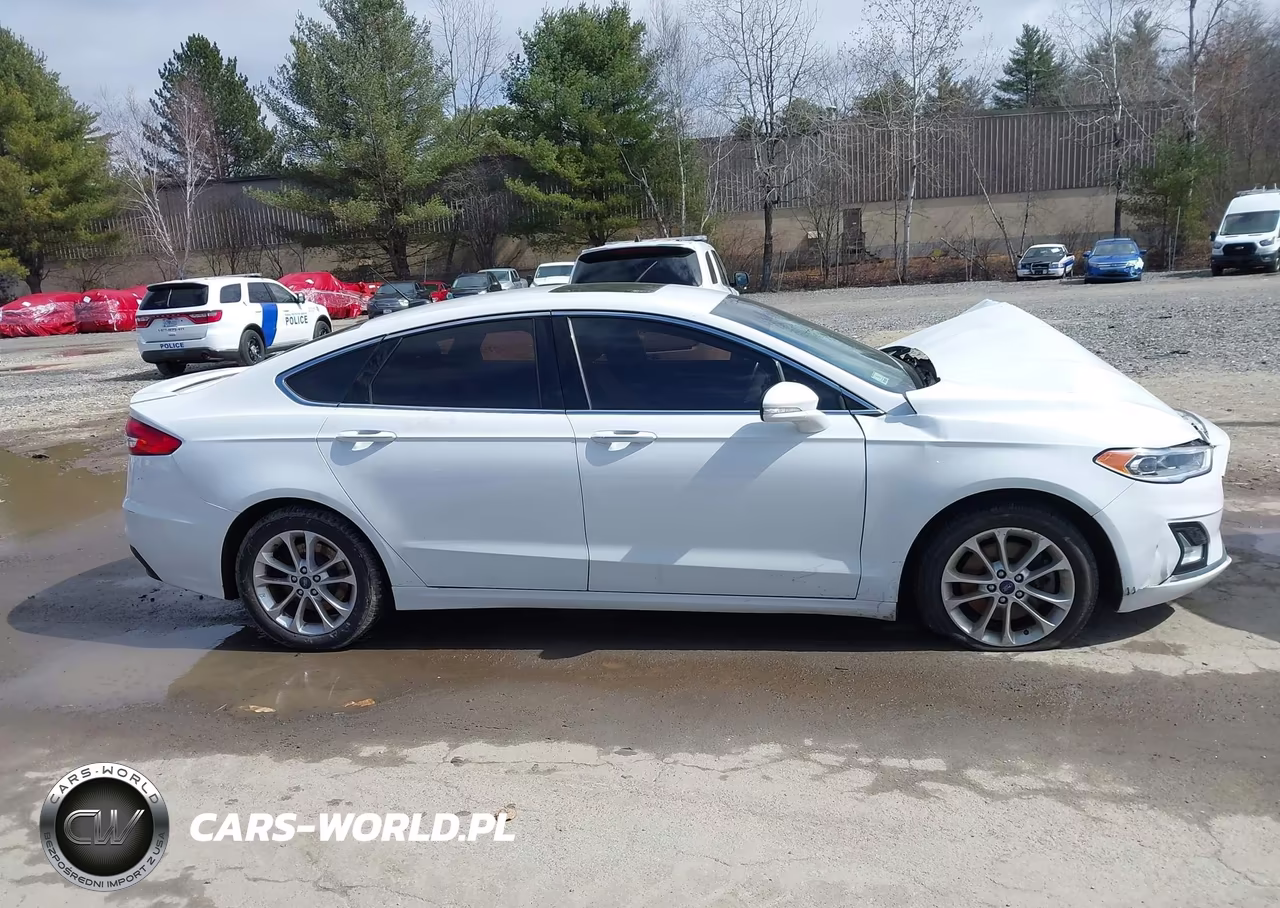 2019 Ford Fusion Energi Titanium VIN:3FA6P0SU6KR110873 - 13