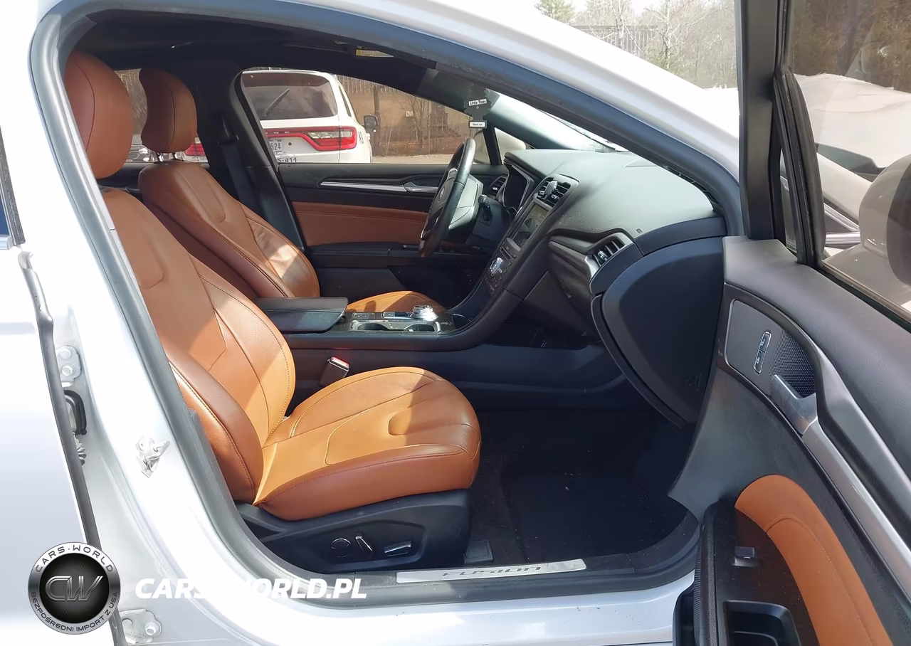 2019 Ford Fusion Energi Titanium VIN:3FA6P0SU6KR110873 - 5