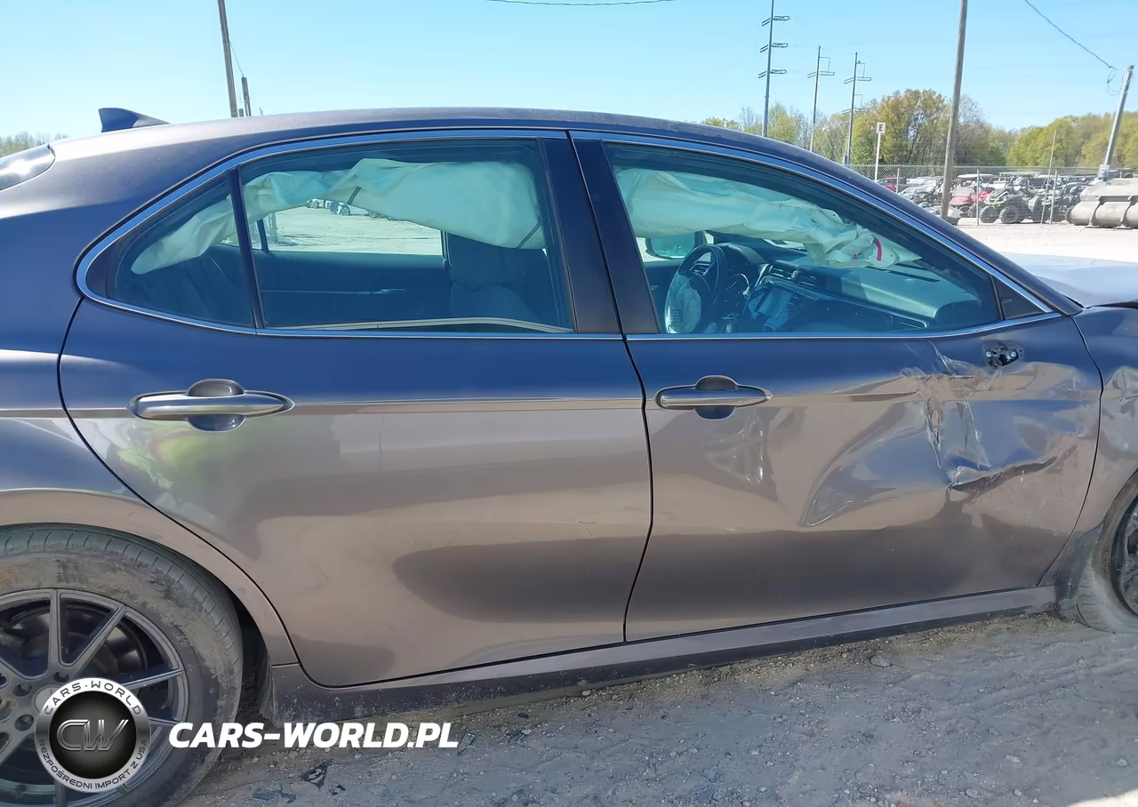 2020 Toyota Camry Le VIN:4T1C11AK5LU867161 - 14