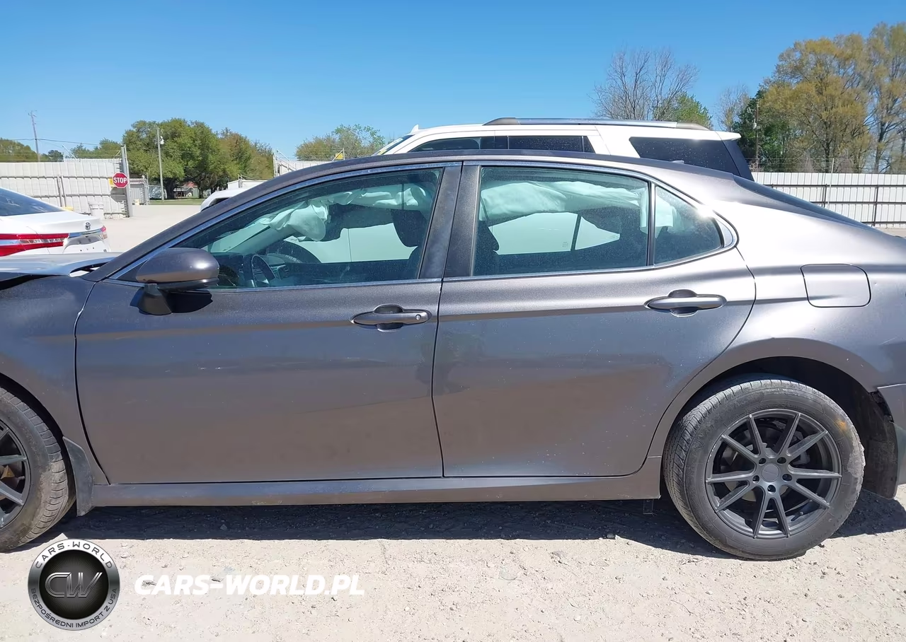 2020 Toyota Camry Le VIN:4T1C11AK5LU867161 - 15