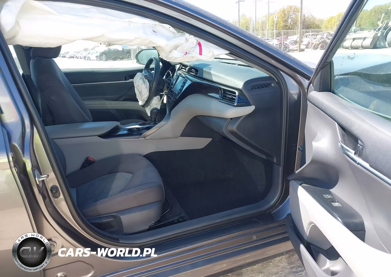 2020 Toyota Camry Le VIN:4T1C11AK5LU867161 - 5