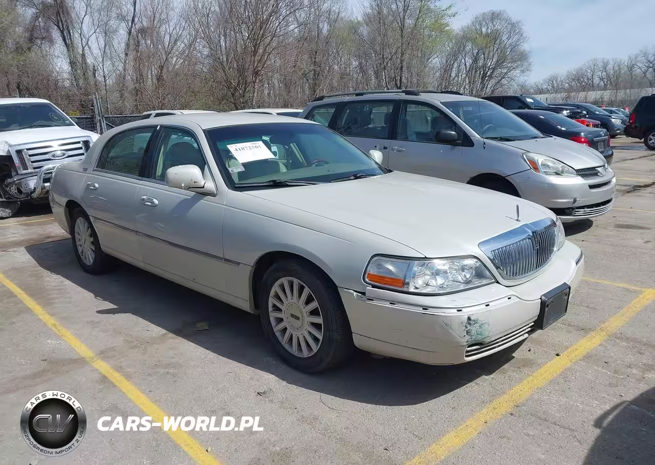 2005 Lincoln Town Car Signature Limited
