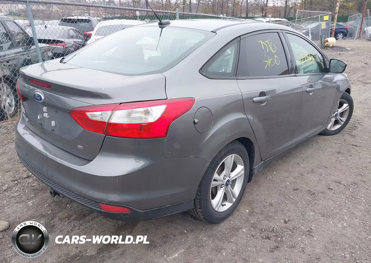 2014 Ford Focus Se VIN:1FADP3F26EL221380 - 4