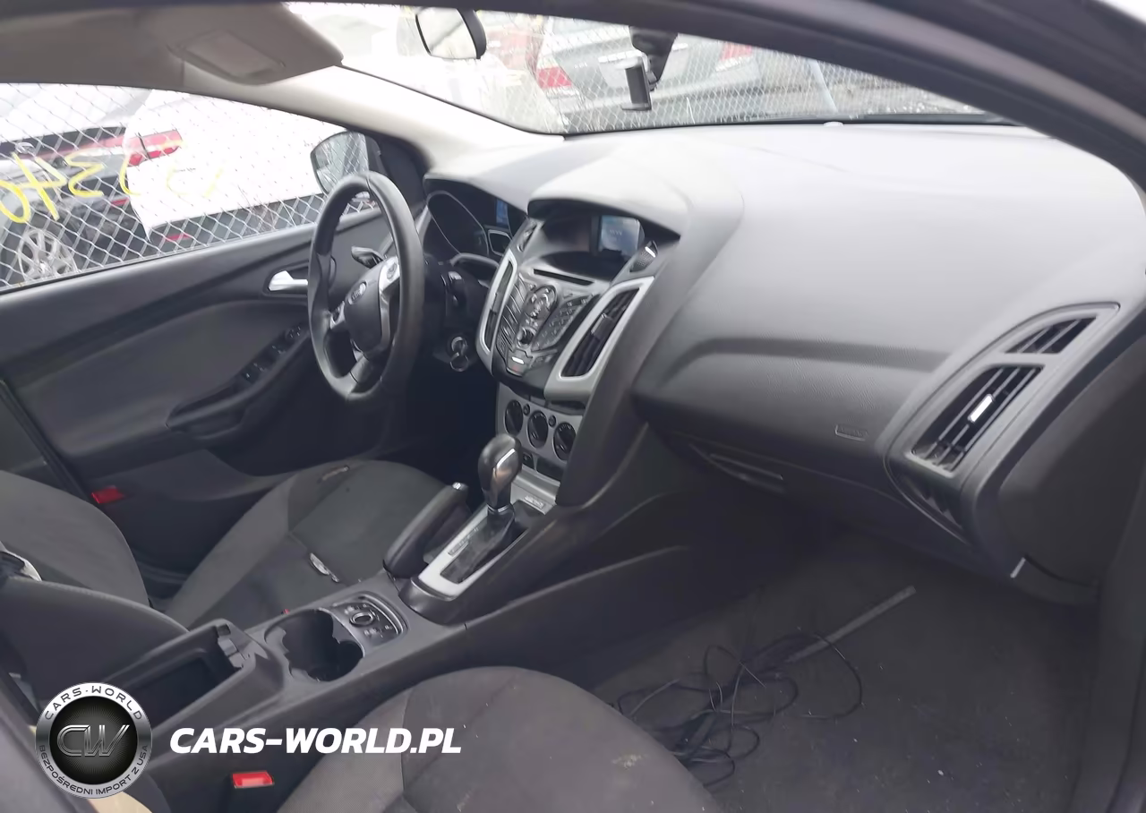2014 Ford Focus Se VIN:1FADP3F26EL221380 - 5