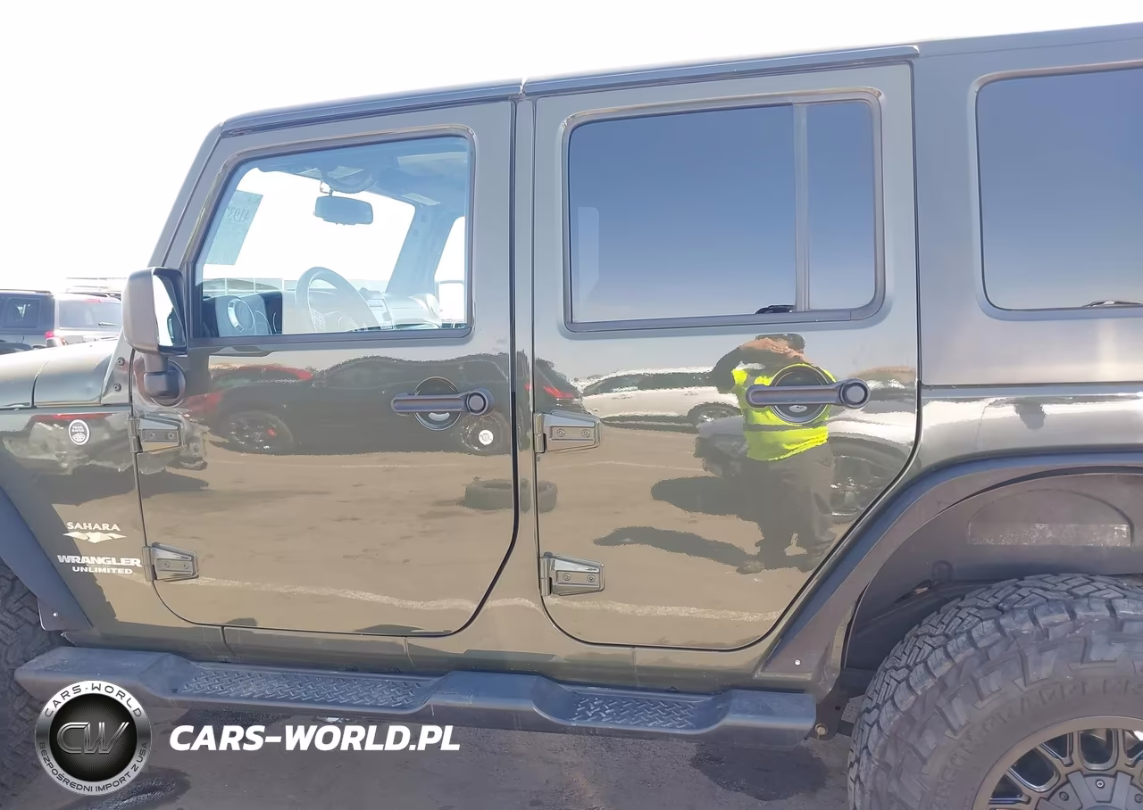 2015 Jeep Wrangler Unlimited Sahara VIN:1C4BJWEG7FL732387 - 14