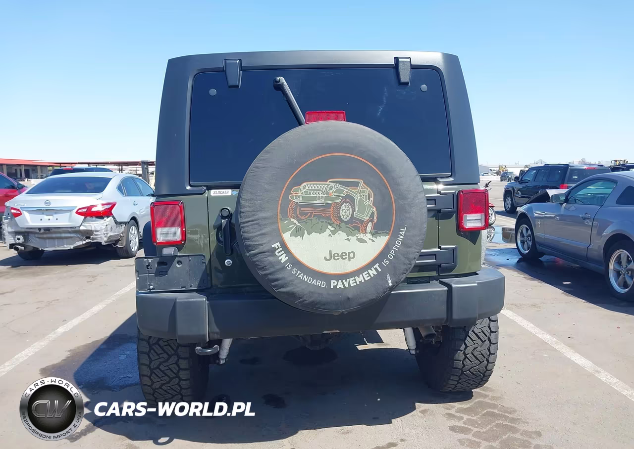 2015 Jeep Wrangler Unlimited Sahara VIN:1C4BJWEG7FL732387 - 16