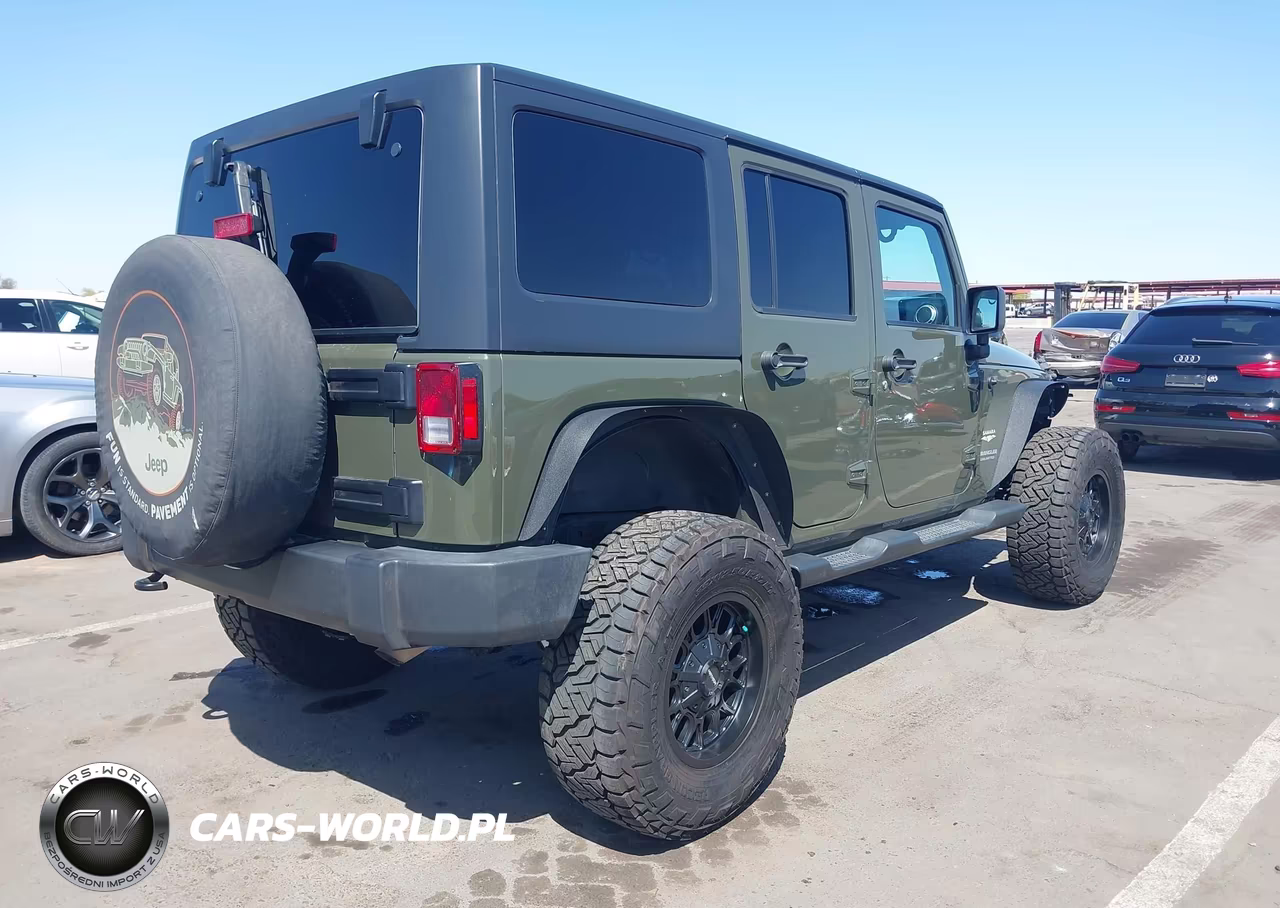 2015 Jeep Wrangler Unlimited Sahara VIN:1C4BJWEG7FL732387 - 4