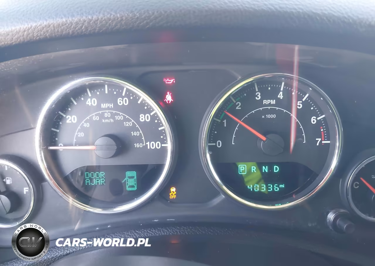 2015 Jeep Wrangler Unlimited Sahara VIN:1C4BJWEG7FL732387 - 7