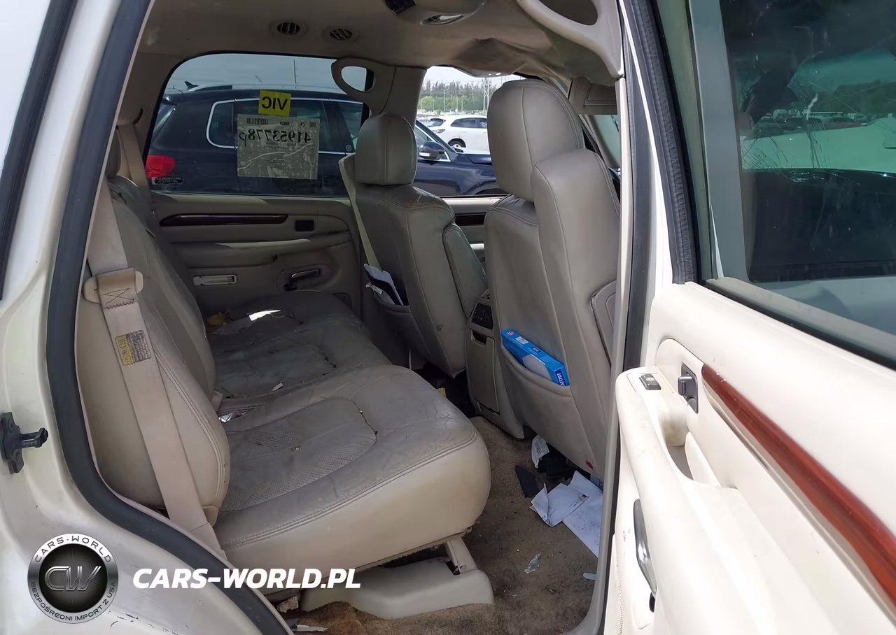 2002 Cadillac Escalade Standard VIN:1GYEC63T42R183580 - 8